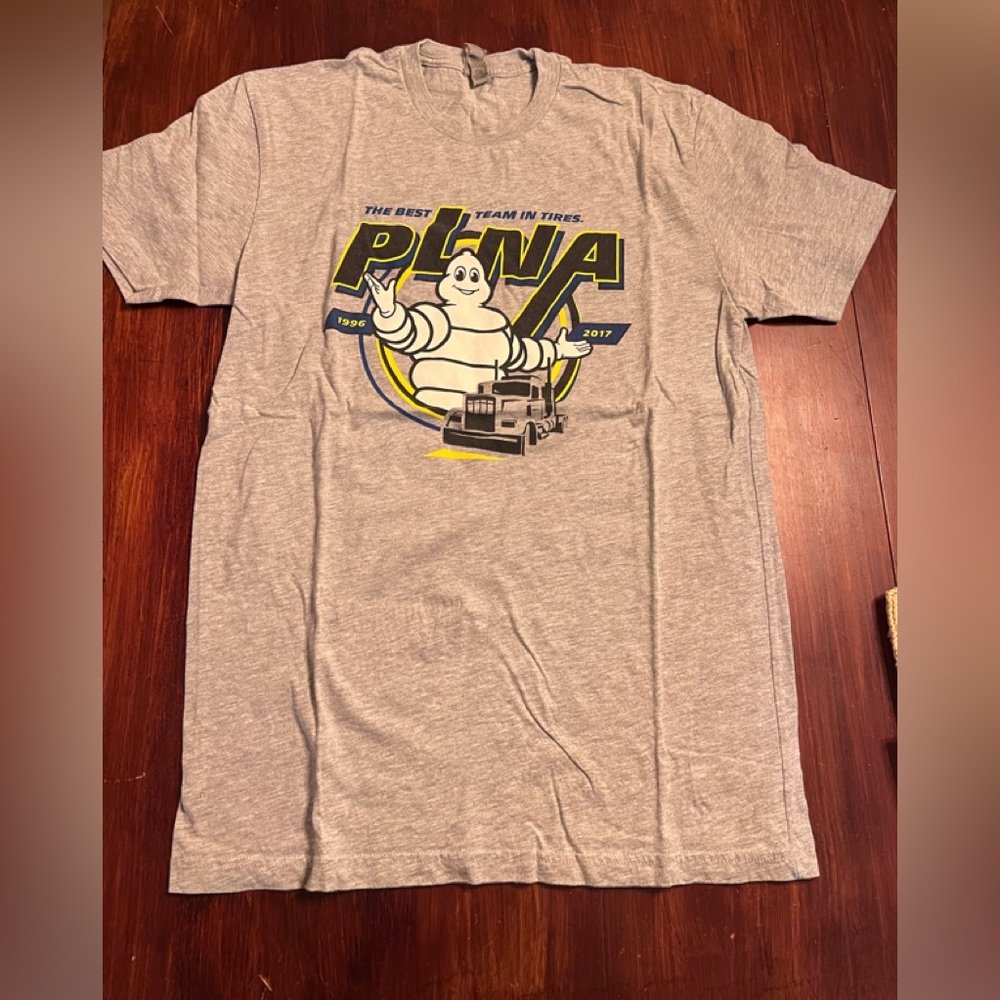 ❤️ 6 for 20 ❤️ Vintage Michelin company Tshirt size M